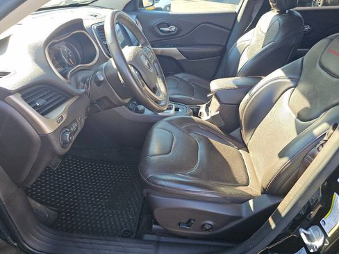 Used 2017 Jeep Cherokee Trailhawk image 13