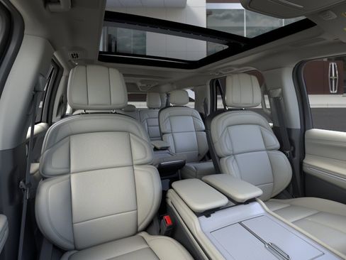 New 2026 Lincoln Navigator L Reserve AWD/4WD image 10