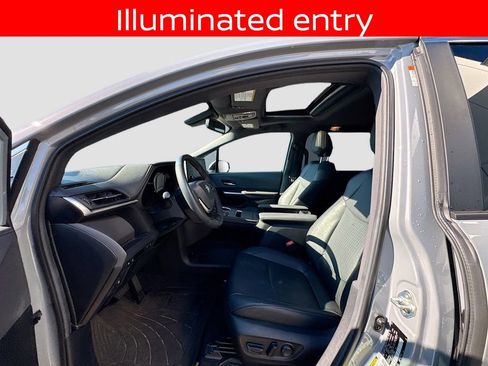 Used 2024 Toyota Sienna XLE Woodland Edition image 21