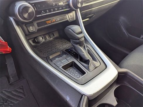 Used 2020 Toyota RAV4 LE image 18