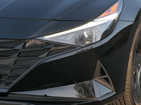 Used 2023 Hyundai Elantra Blue image 9