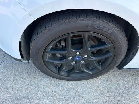 Used 2016 Ford Focus SE w/ Equipment Group 201A FWD image 7