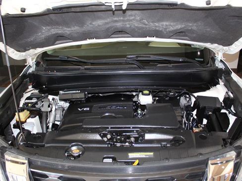 Used 2017 Nissan Pathfinder Platinum w/ Family Entertainment Package image 16