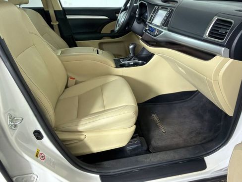 Used 2014 Toyota Highlander XLE image 15