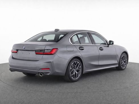 Used 2025 BMW 330i Sedan w/ Convenience Package RWD image 3