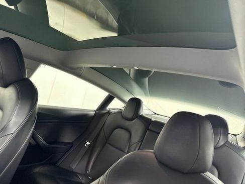 Used 2021 Tesla Model 3 Performance image 12