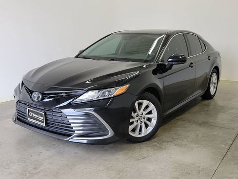 Used 2022 Toyota Camry LE FWD image 30