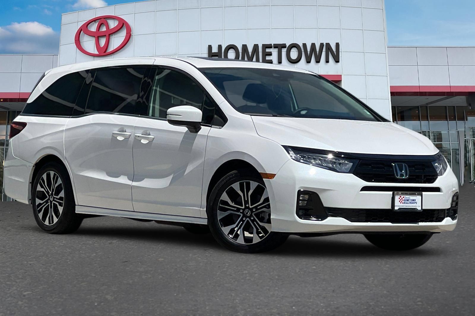 Used 2025 Honda Odyssey Elite image 2