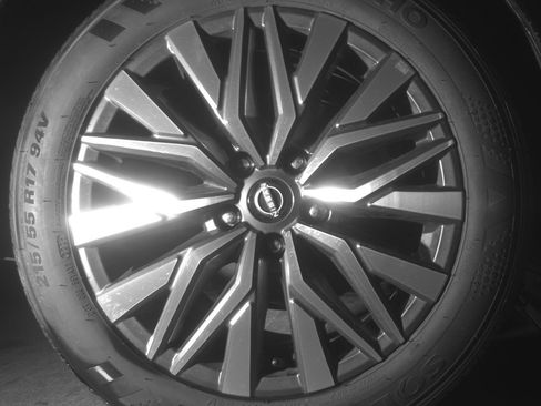 Used 2025 Nissan Altima 2.5 SV FWD image 15