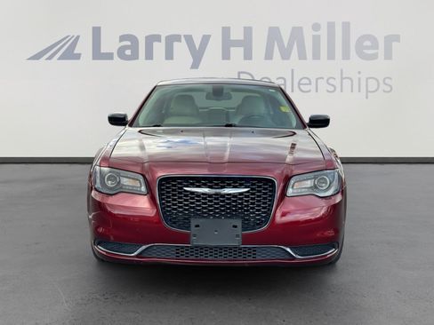Used 2019 Chrysler 300 Touring w/ Sport Appearance Package image 8
