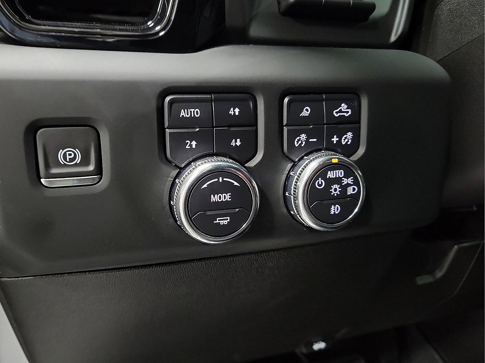 Used 2024 GMC Sierra 2500 AT4 w/ AT4 Premium Plus Package AWD/4WD image 14