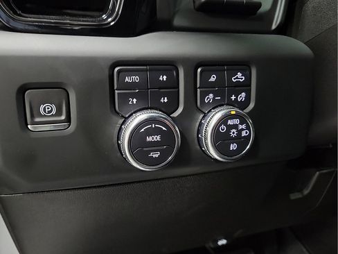 Used 2024 GMC Sierra 2500 AT4 w/ AT4 Premium Plus Package AWD/4WD image 14