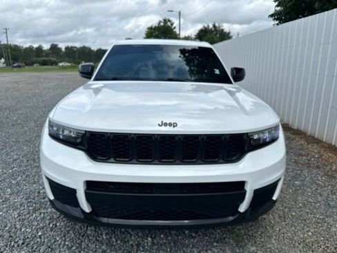 Used 2024 Jeep Grand Cherokee L Altitude RWD image 8