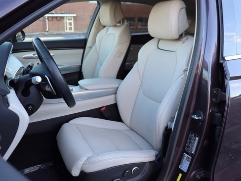 Used 2022 Genesis GV70 2.5T w/ Select Package image 12