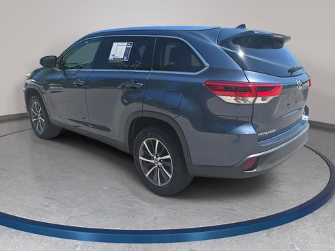 Used 2019 Toyota Highlander XLE FWD image 7