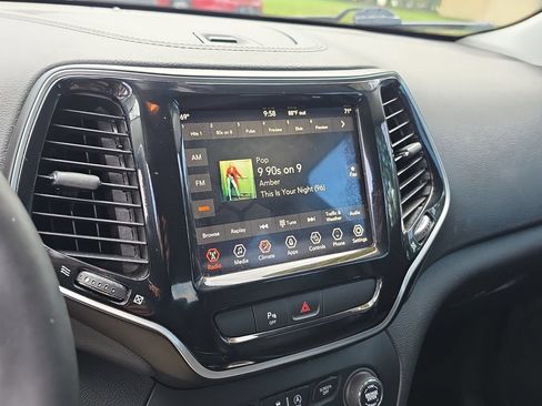 Used 2019 Jeep Cherokee Limited FWD image 25