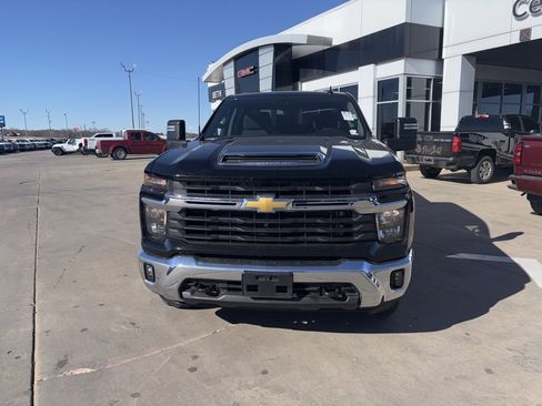 Used 2025 Chevrolet Silverado 2500 LT w/ Convenience Package image 8