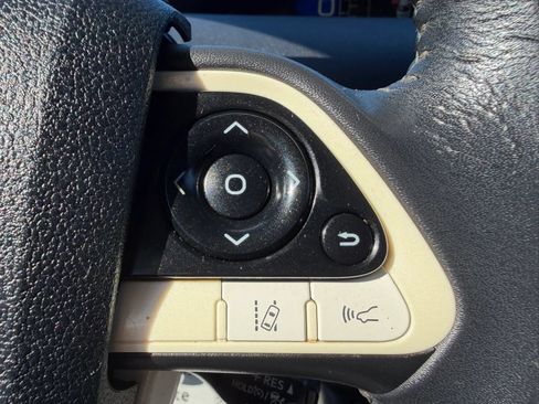 Used 2016 Toyota Prius Four Touring w/ Premium Convenience Package FWD image 18