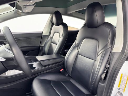 Used 2021 Tesla Model 3 Standard Range Plus image 38