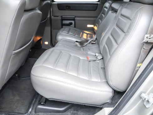 Used 2003 HUMMER H2 Luxury w/ Preferred Equipment Group image 7