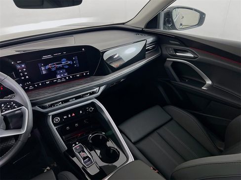 New 2025 Audi Q5 Premium Plus image 24