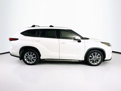 Used 2021 Toyota Highlander Limited AWD/4WD image 10