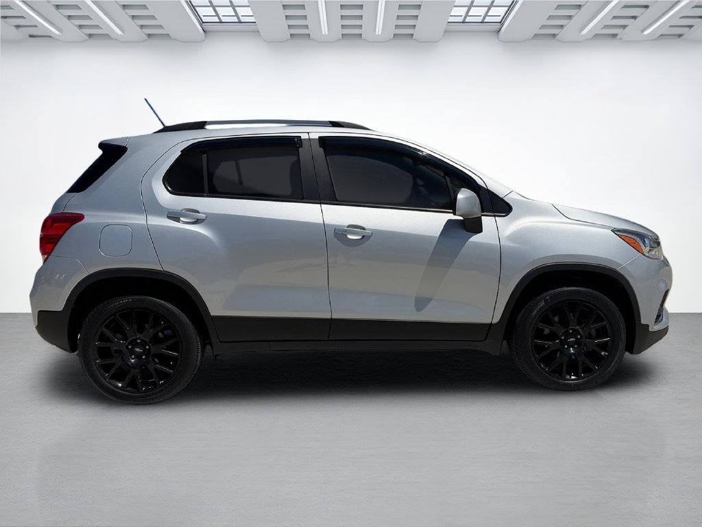 Used 2022 Chevrolet Trax LT w/ Driver Confidence Package AWD/4WD image 2