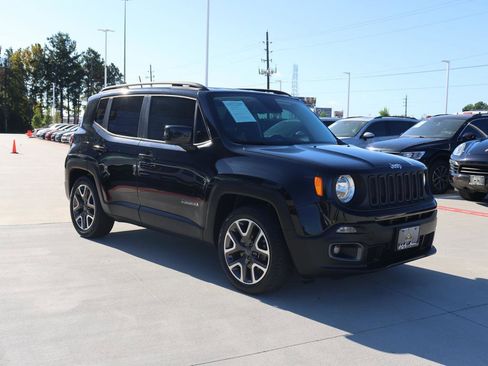 Used 2017 Jeep Renegade Latitude w/ Popular Equipment Group image 7