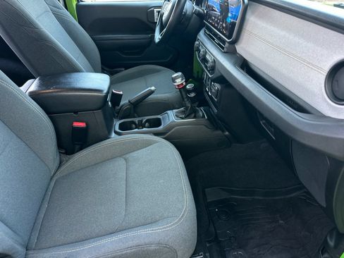 Used 2025 Jeep Wrangler Sport AWD/4WD image 12