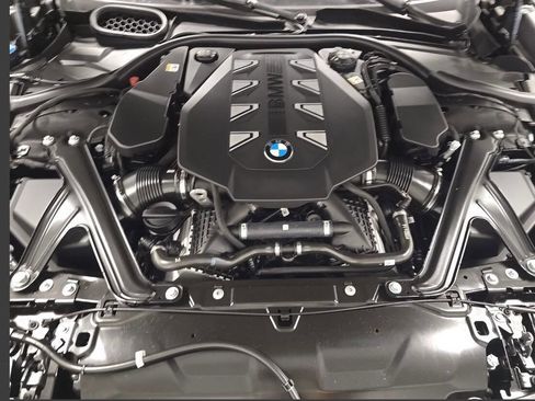 Used 2025 BMW 760i xDrive w/ Executive Package AWD/4WD image 8