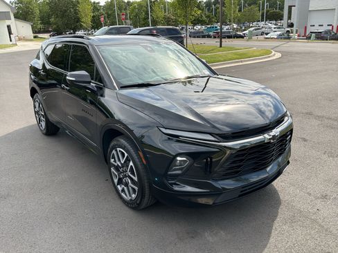 Used 2024 Chevrolet Blazer RS w/ Driver Confidence II Package FWD image 2