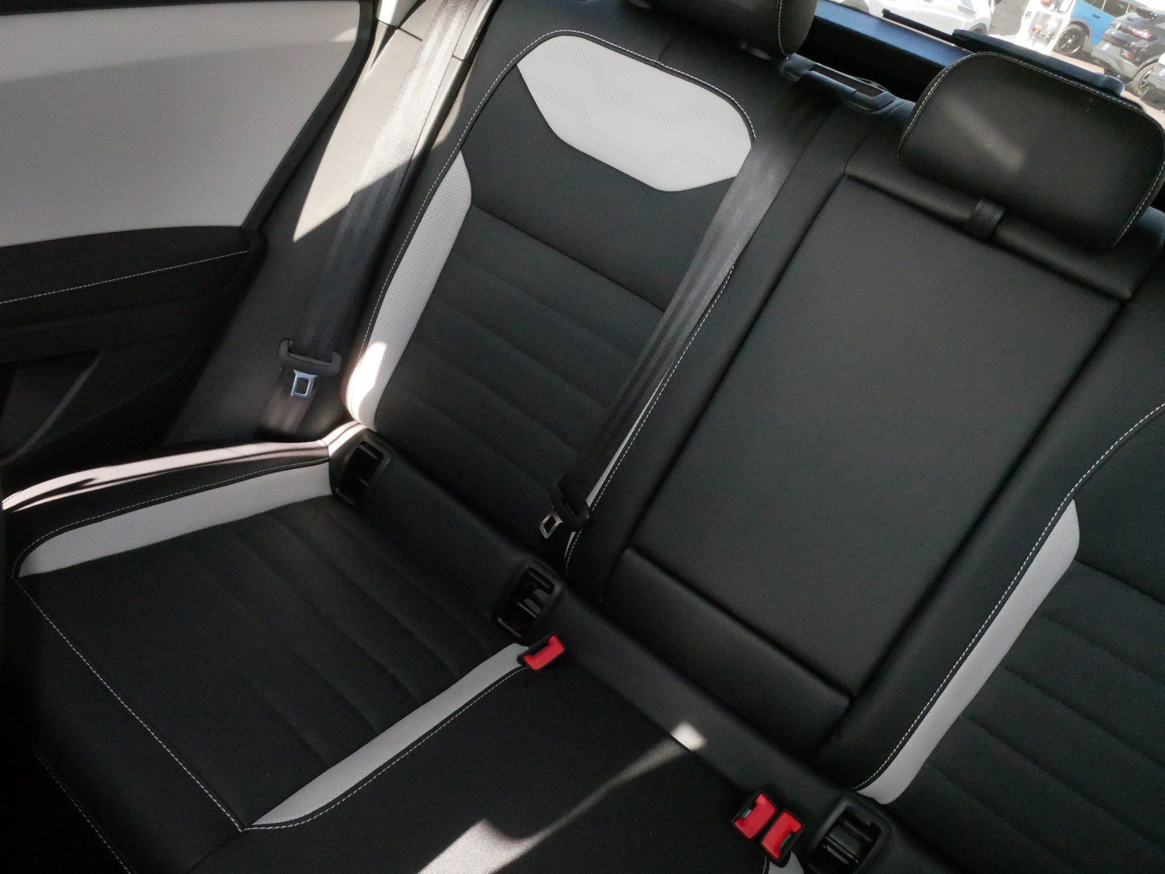 Certified 2025 Volkswagen Taos SEL AWD/4WD image 13