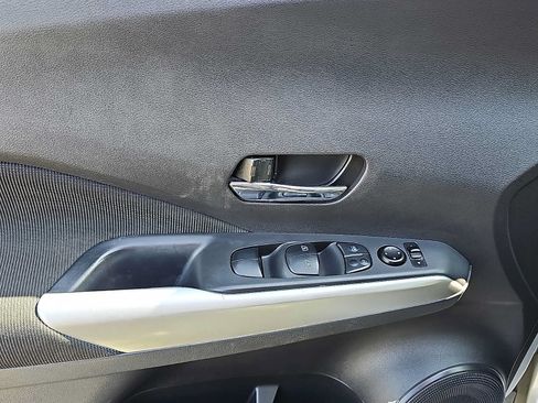 Used 2019 Nissan Kicks SV FWD image 12