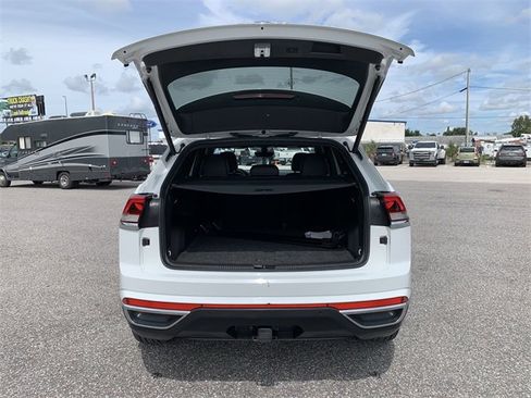 Used 2020 Volkswagen Atlas Cross Sport SEL Premium image 13