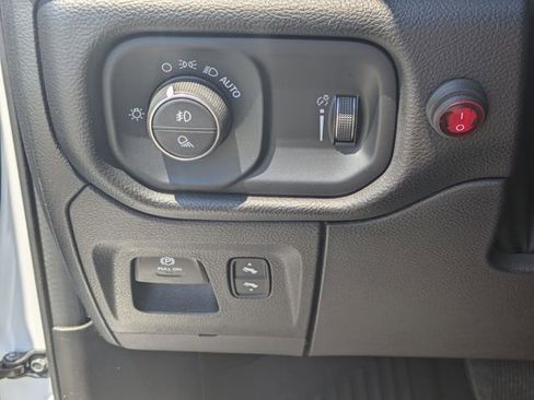 Used 2022 RAM 1500 Big Horn AWD/4WD image 16