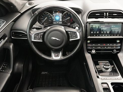 Used 2020 Jaguar F-PACE S image 22