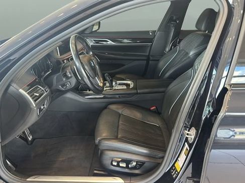 Used 2019 BMW 750i xDrive w/ M Sport Package AWD/4WD image 8