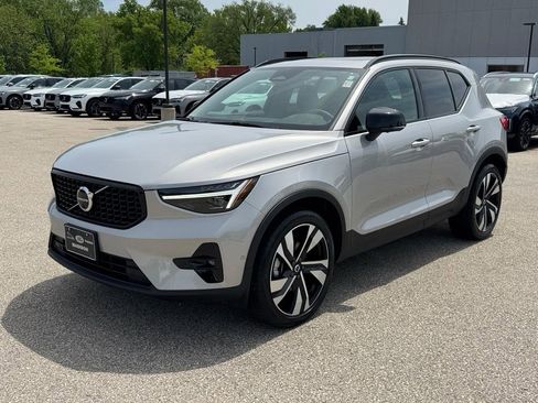 Used 2023 Volvo XC40 B5 Ultimate w/ Protection Package Premier AWD/4WD image 1