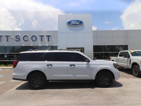 Used 2025 Ford Expedition Max Active AWD/4WD image 17