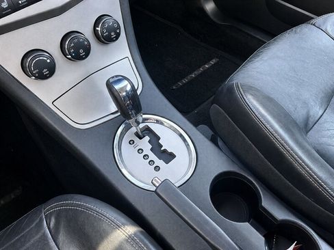 Used 2010 Chrysler Sebring Limited FWD image 13