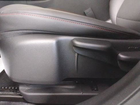 Used 2024 Chevrolet Trax RS w/ Sunroof Package image 15