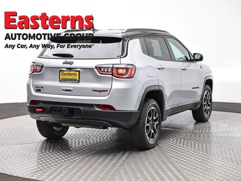 Used 2025 Jeep Compass Trailhawk w/ Trailer Tow Group AWD/4WD image 5