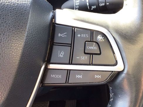 Used 2023 Toyota Highlander Limited image 23