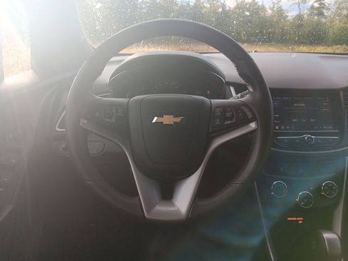 Used 2022 Chevrolet Trax LT w/ LT Convenience Package image 21