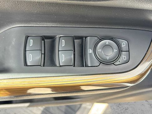 Used 2017 GMC Acadia SLE w/ LPO, Floor Liner Package AWD/4WD image 16