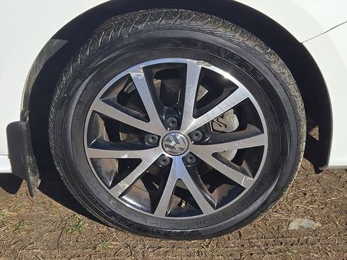 Used 2017 Volkswagen Jetta SE image 10