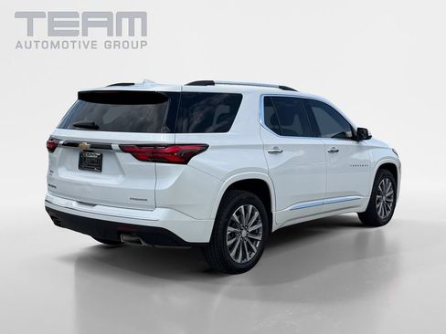 Used 2023 Chevrolet Traverse Premier FWD image 7