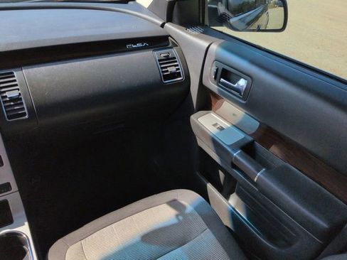 Used 2011 Ford Flex SEL image 17