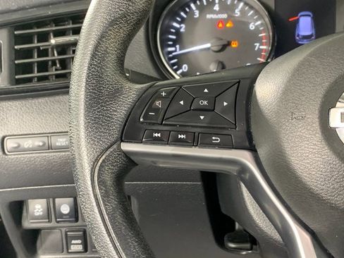 Used 2020 Nissan Rogue S image 19