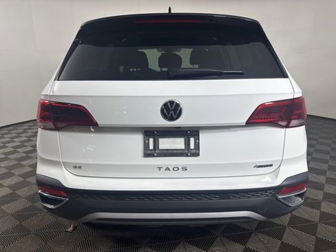 Certified 2024 Volkswagen Taos SE w/ Panoramic Sunroof Package image 22